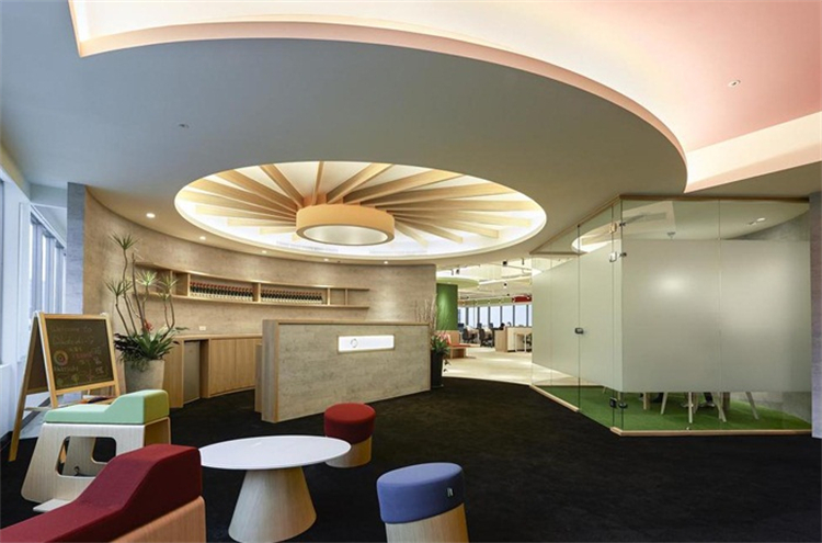 超現(xiàn)實(shí)主義辦公空間：突破傳統(tǒng)，激發(fā)創(chuàng)意